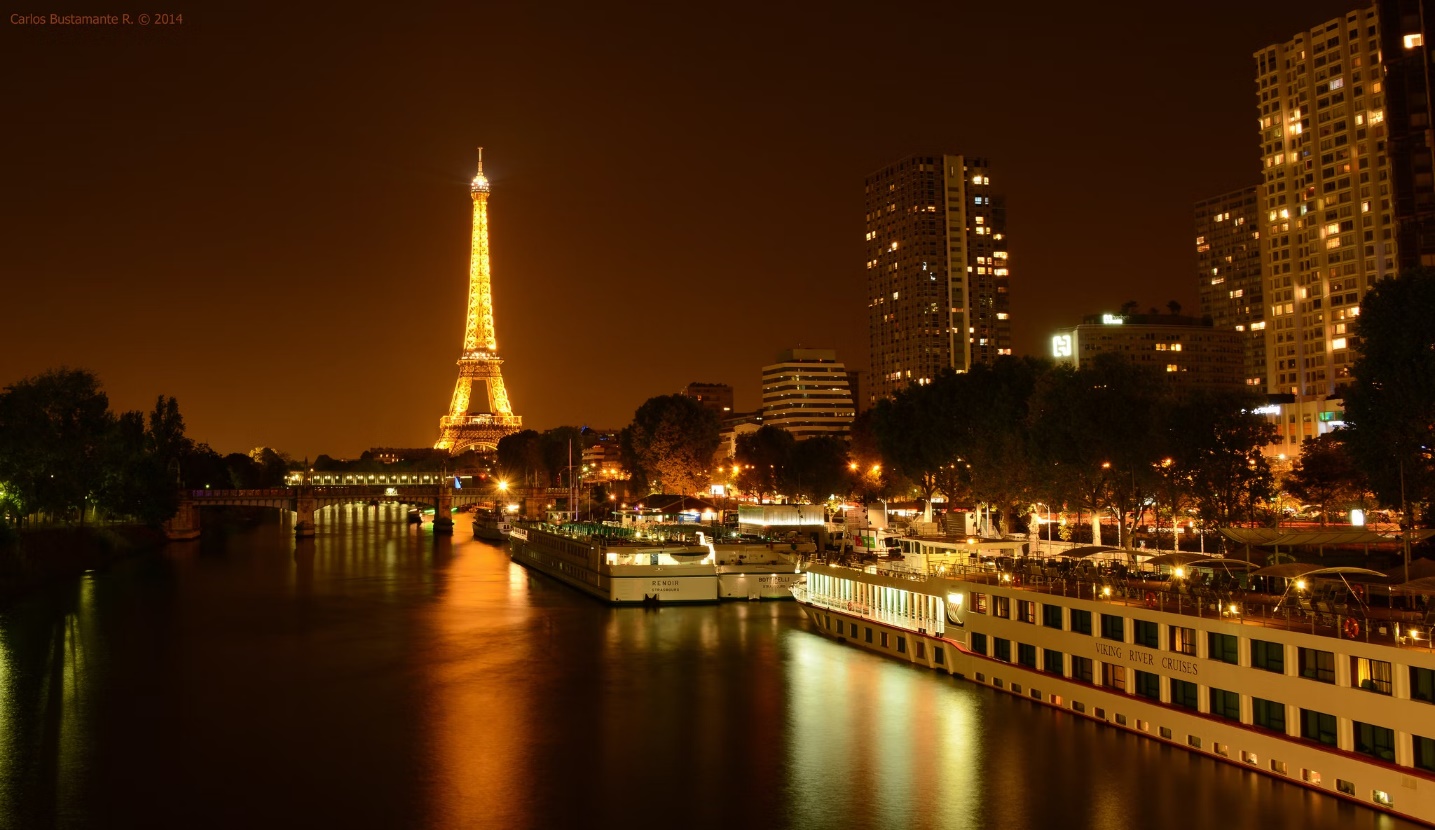 Eiffle tower and river
